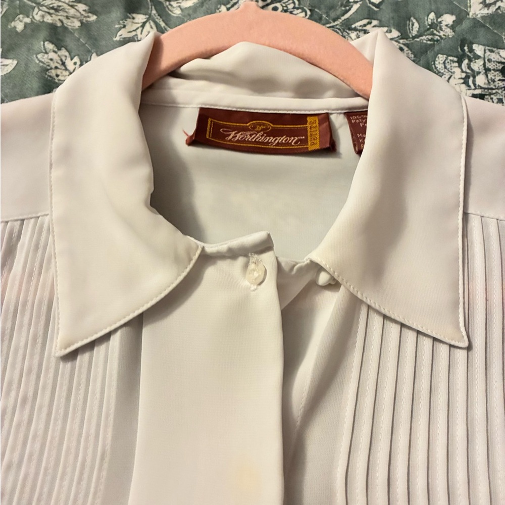 EUC Ladies Worthington 100% Polyester Hidden Button Down Blouse Short Sleeve 10P - Picture 3 of 7